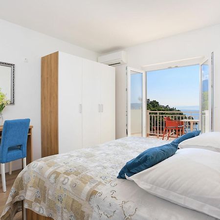 Apartments By The Sea Brela, Makarska - 6688 Номер фото