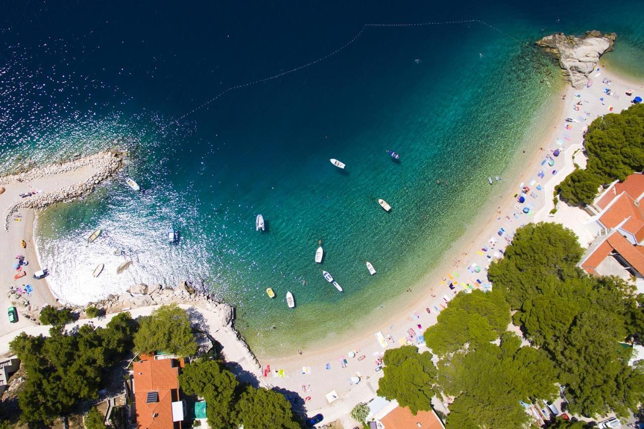 Apartments By The Sea Brela, Makarska - 6688 Екстер'єр фото