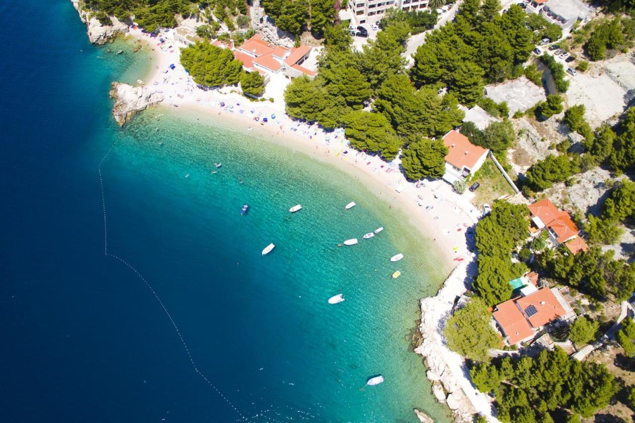 Apartments By The Sea Brela, Makarska - 6688 Екстер'єр фото