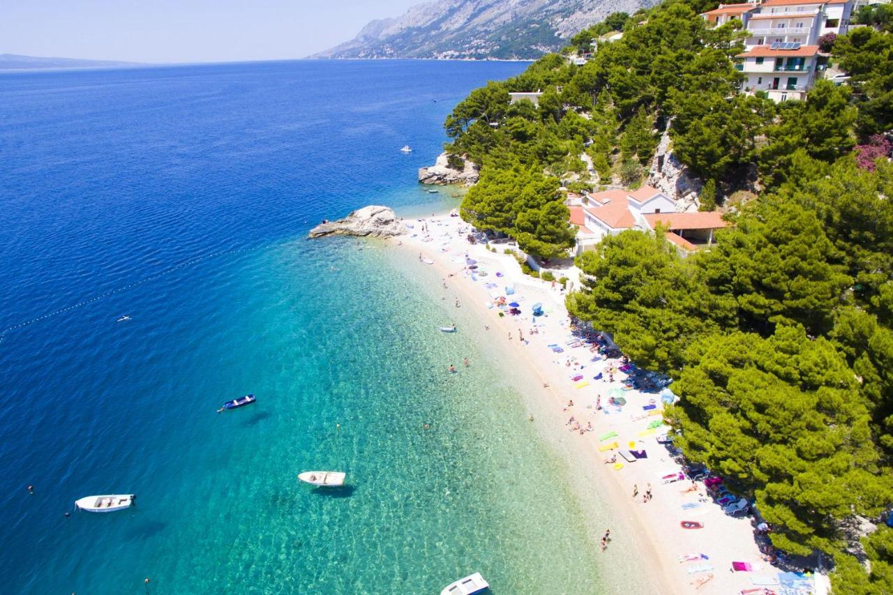 Apartments By The Sea Brela, Makarska - 6688 Екстер'єр фото