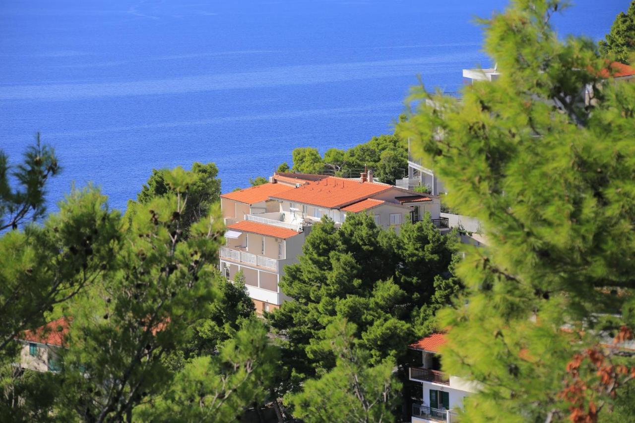 Apartments By The Sea Brela, Makarska - 6688 Екстер'єр фото