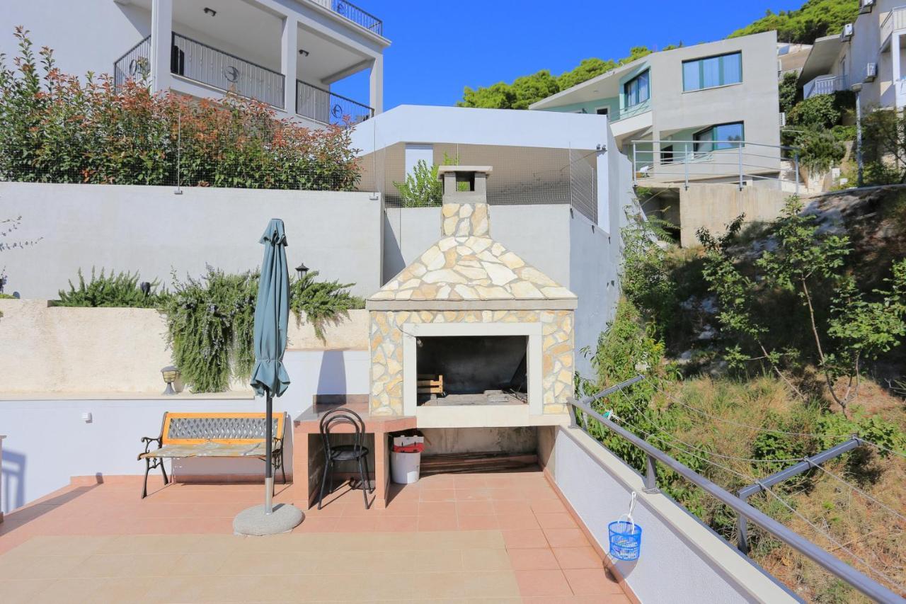 Apartments By The Sea Brela, Makarska - 6688 Екстер'єр фото