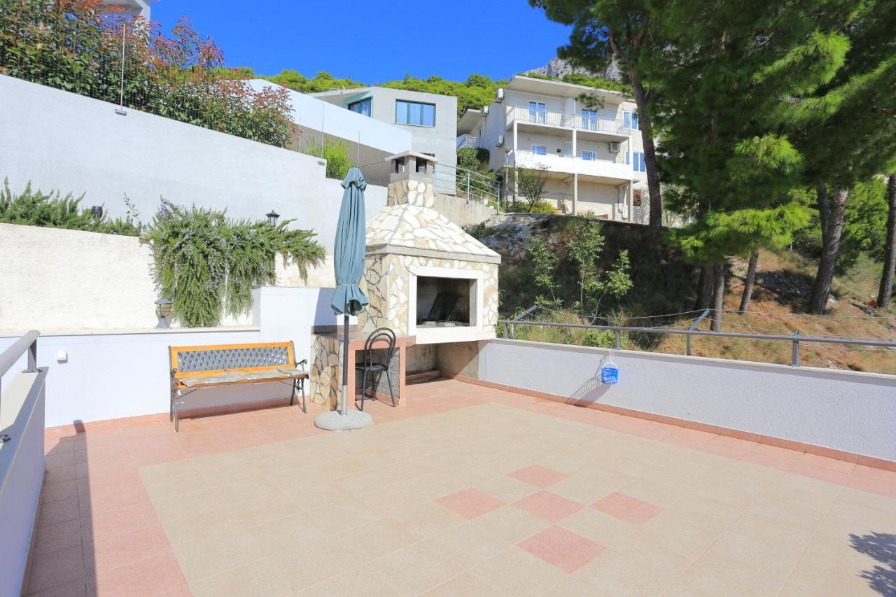 Apartments By The Sea Brela, Makarska - 6688 Екстер'єр фото