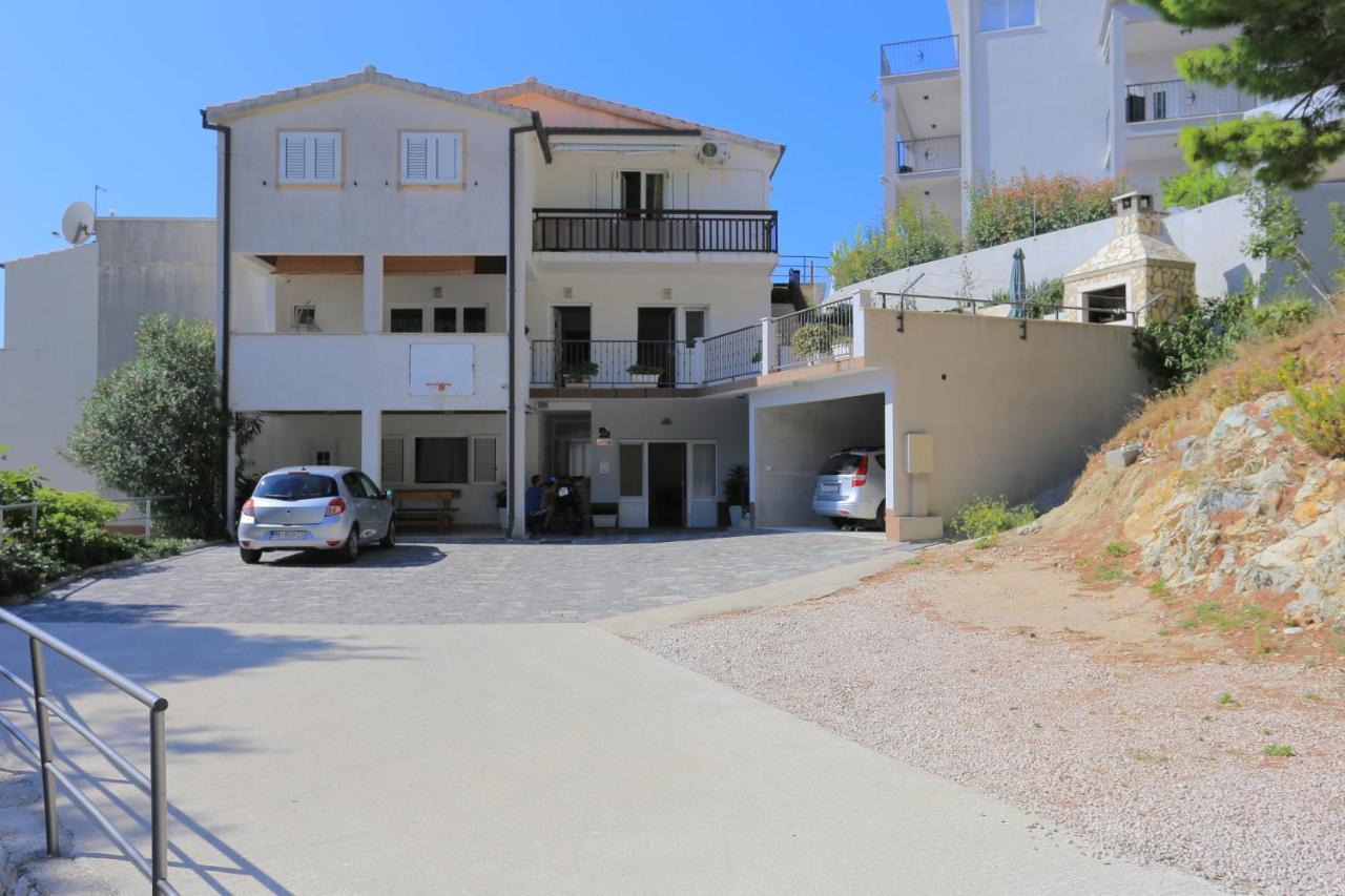 Apartments By The Sea Brela, Makarska - 6688 Екстер'єр фото