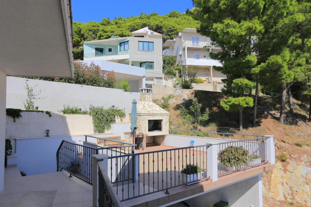 Apartments By The Sea Brela, Makarska - 6688 Екстер'єр фото