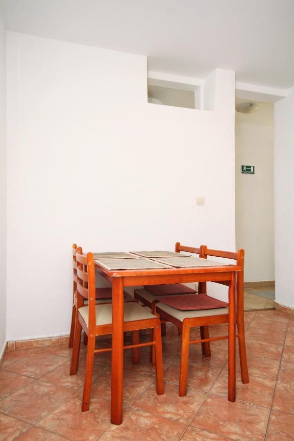 Apartments By The Sea Brela, Makarska - 6688 Екстер'єр фото