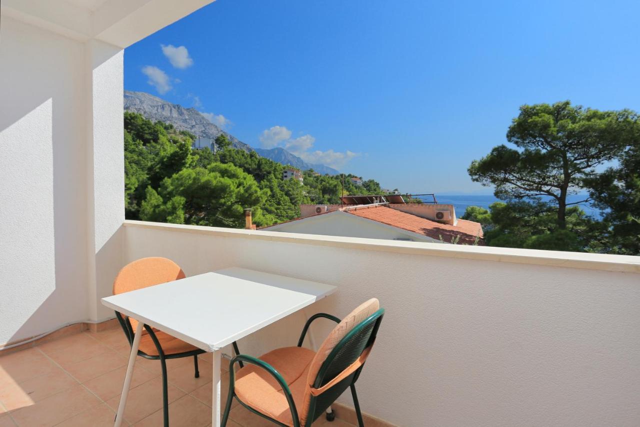Apartments By The Sea Brela, Makarska - 6688 Екстер'єр фото