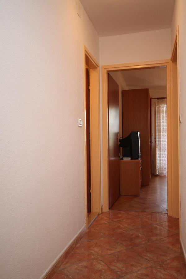 Apartments By The Sea Brela, Makarska - 6688 Екстер'єр фото