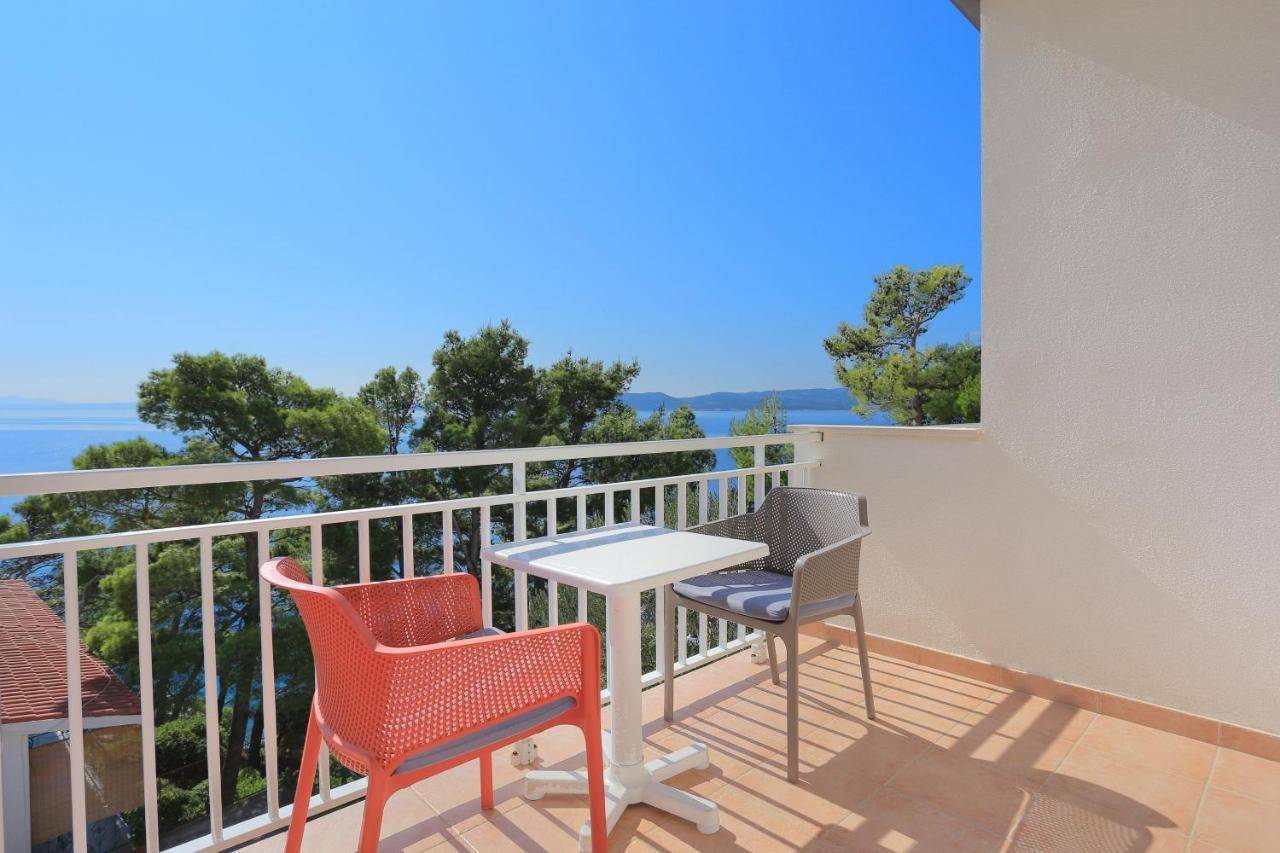 Apartments By The Sea Brela, Makarska - 6688 Екстер'єр фото
