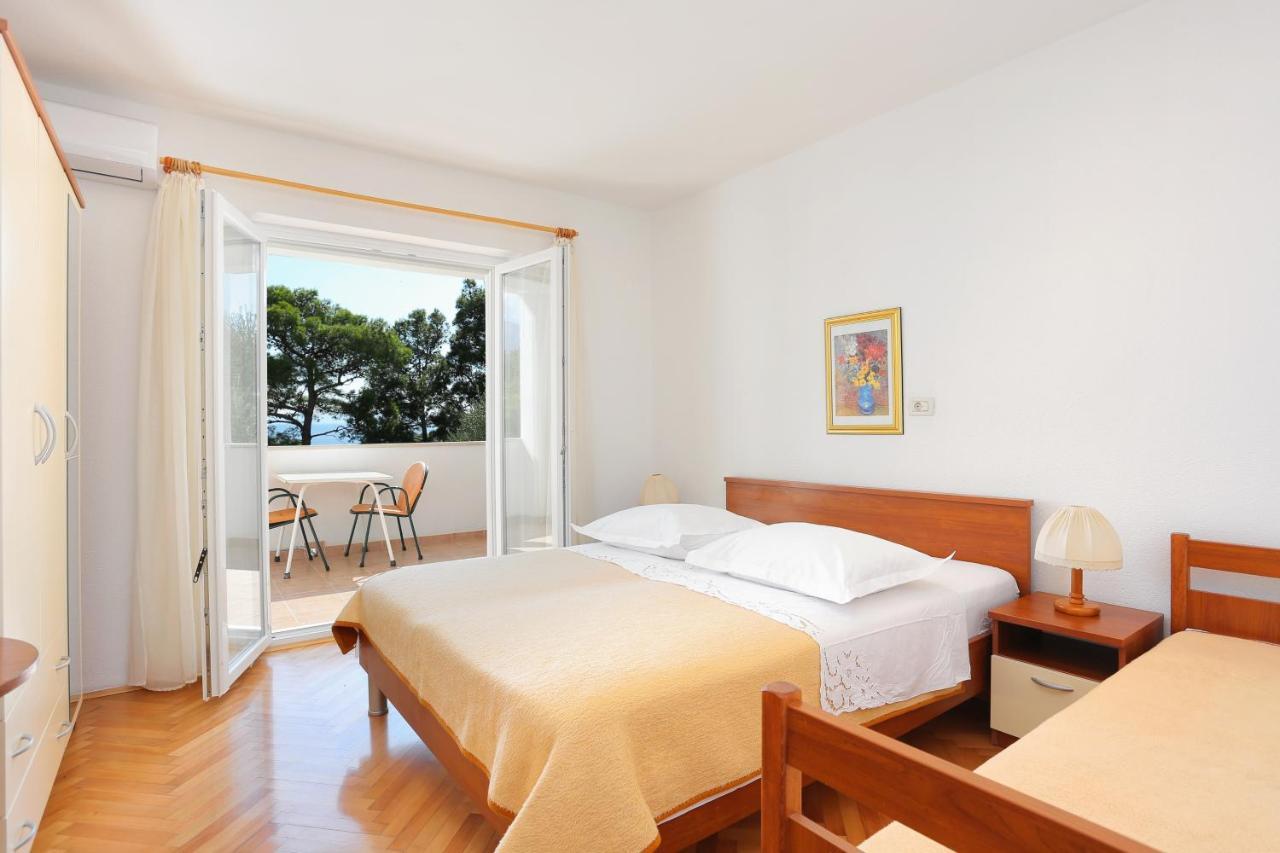 Apartments By The Sea Brela, Makarska - 6688 Екстер'єр фото