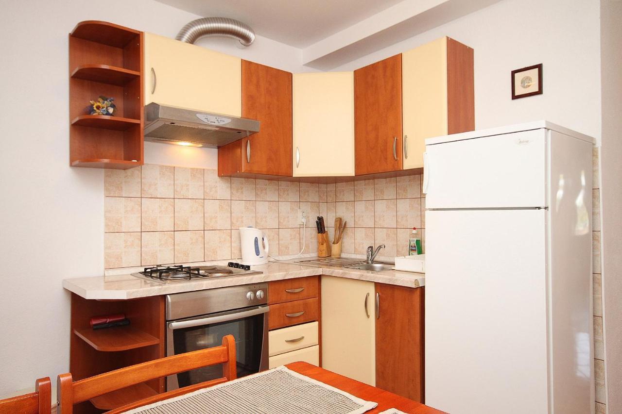 Apartments By The Sea Brela, Makarska - 6688 Екстер'єр фото