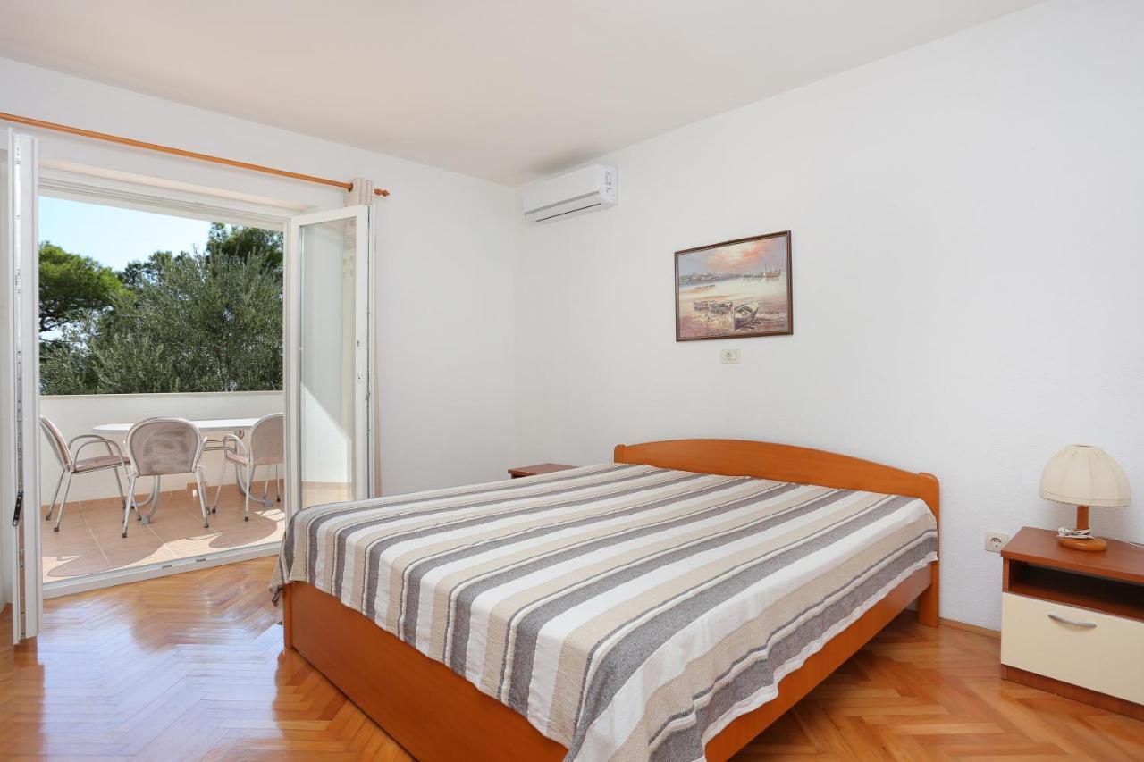 Apartments By The Sea Brela, Makarska - 6688 Екстер'єр фото