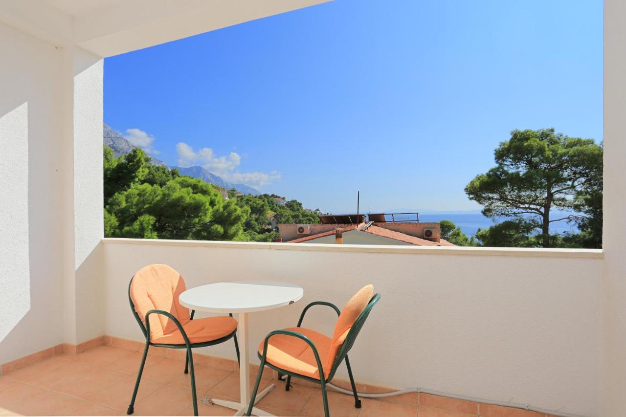 Apartments By The Sea Brela, Makarska - 6688 Екстер'єр фото
