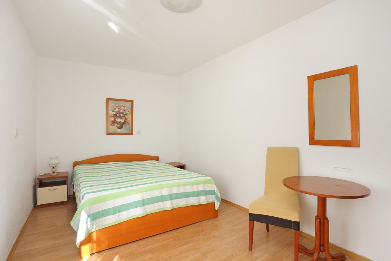 Apartments By The Sea Brela, Makarska - 6688 Екстер'єр фото