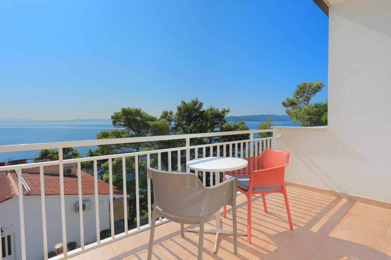 Apartments By The Sea Brela, Makarska - 6688 Екстер'єр фото