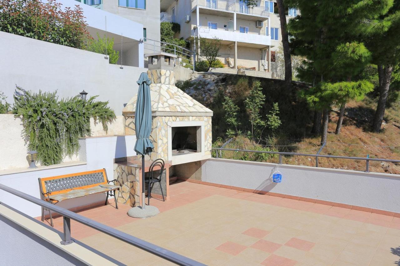 Apartments By The Sea Brela, Makarska - 6688 Екстер'єр фото