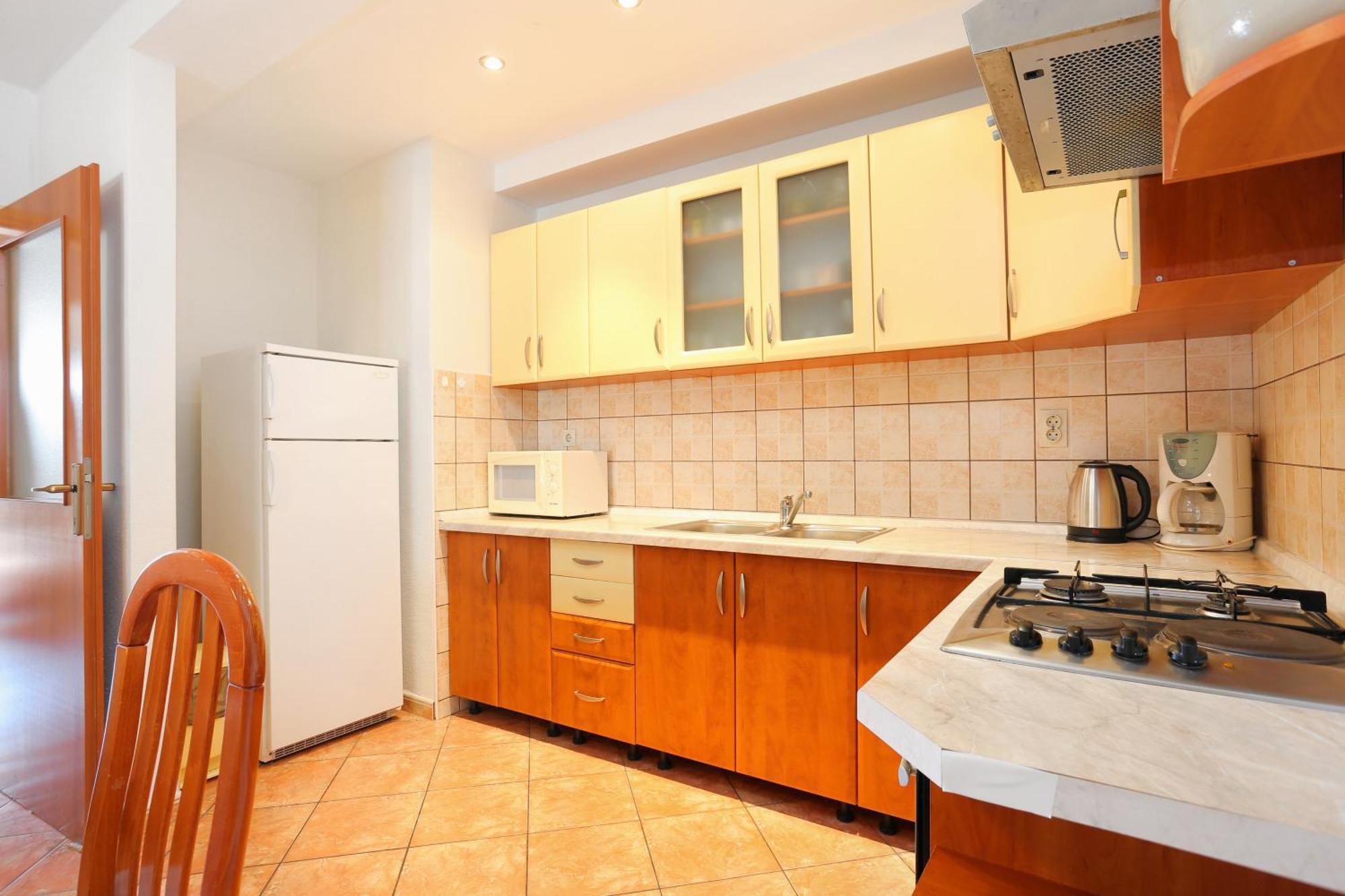 Apartments By The Sea Brela, Makarska - 6688 Номер фото